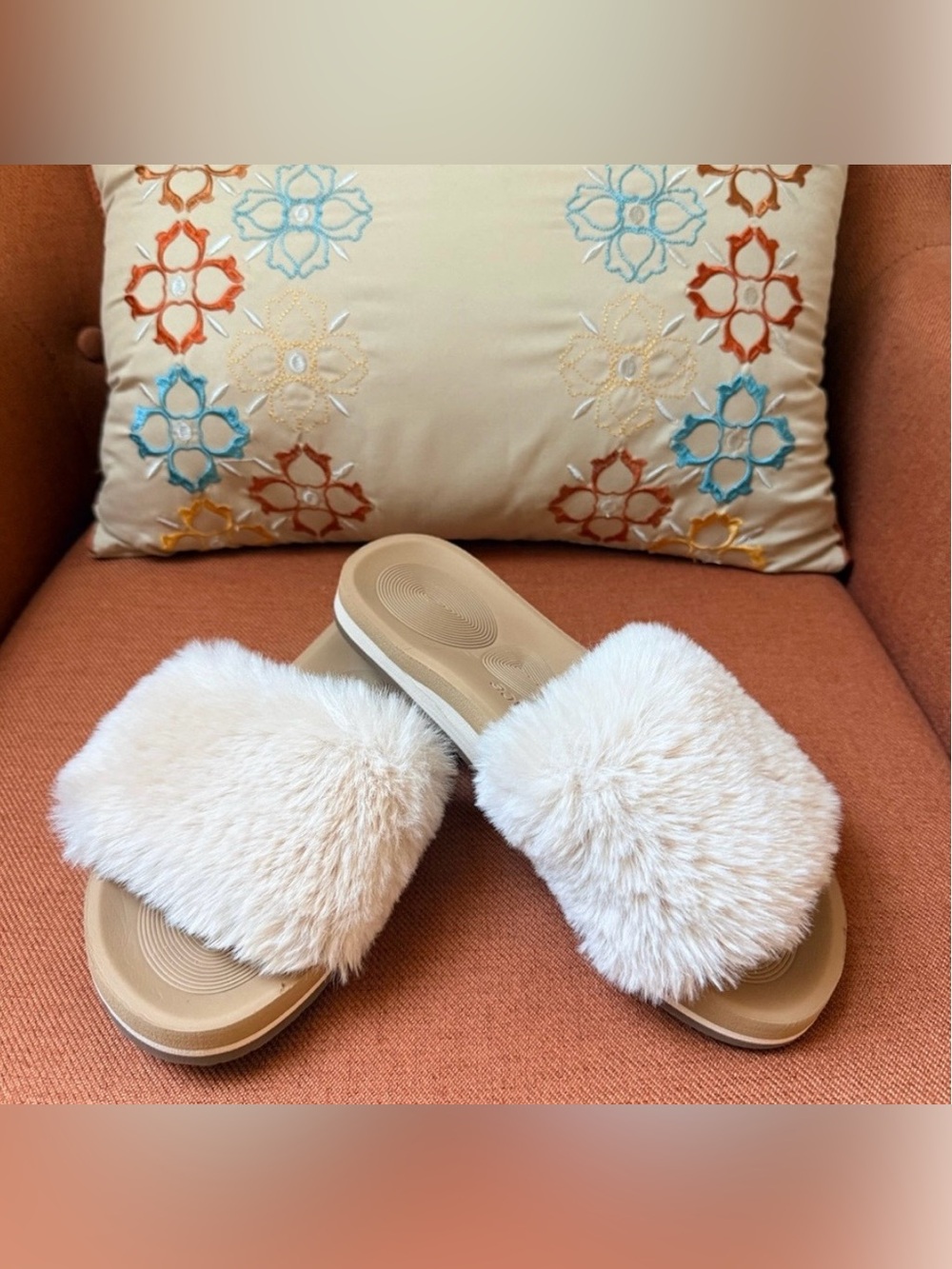 Coface plush Faux-Fur Slide Sandals in Cream